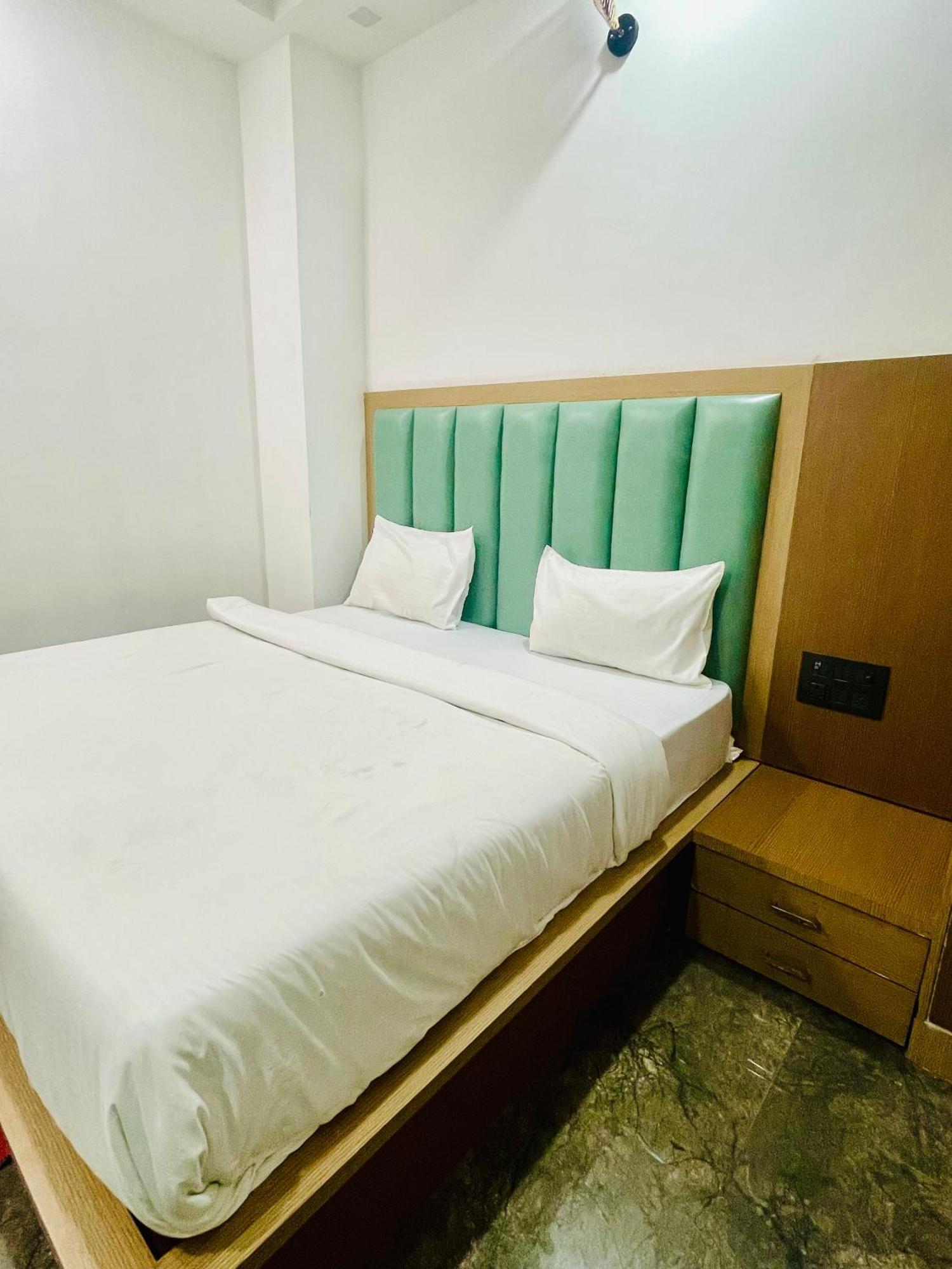Hotel Golden Door Matura Exterior foto