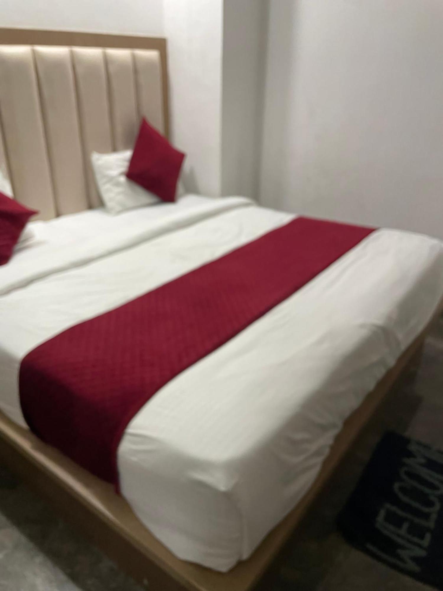 Hotel Golden Door Matura Exterior foto