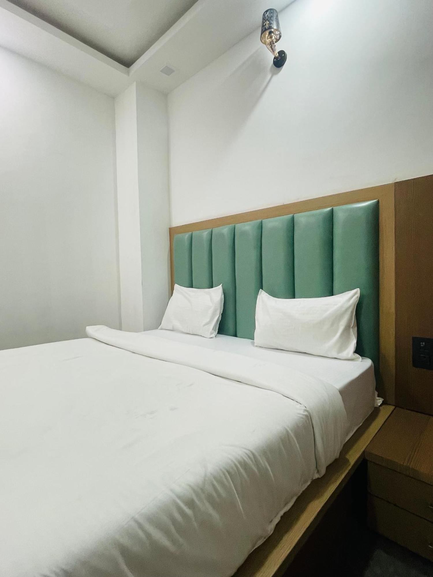 Hotel Golden Door Matura Exterior foto